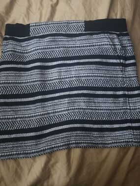 Lou & Grey Black & White Patterned Knit Mini Skirt